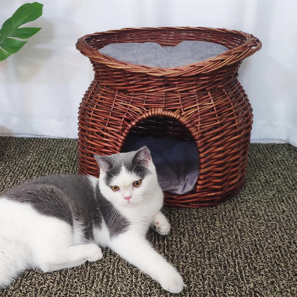 Two-story rattan cat house – for relaxation &amp; fun